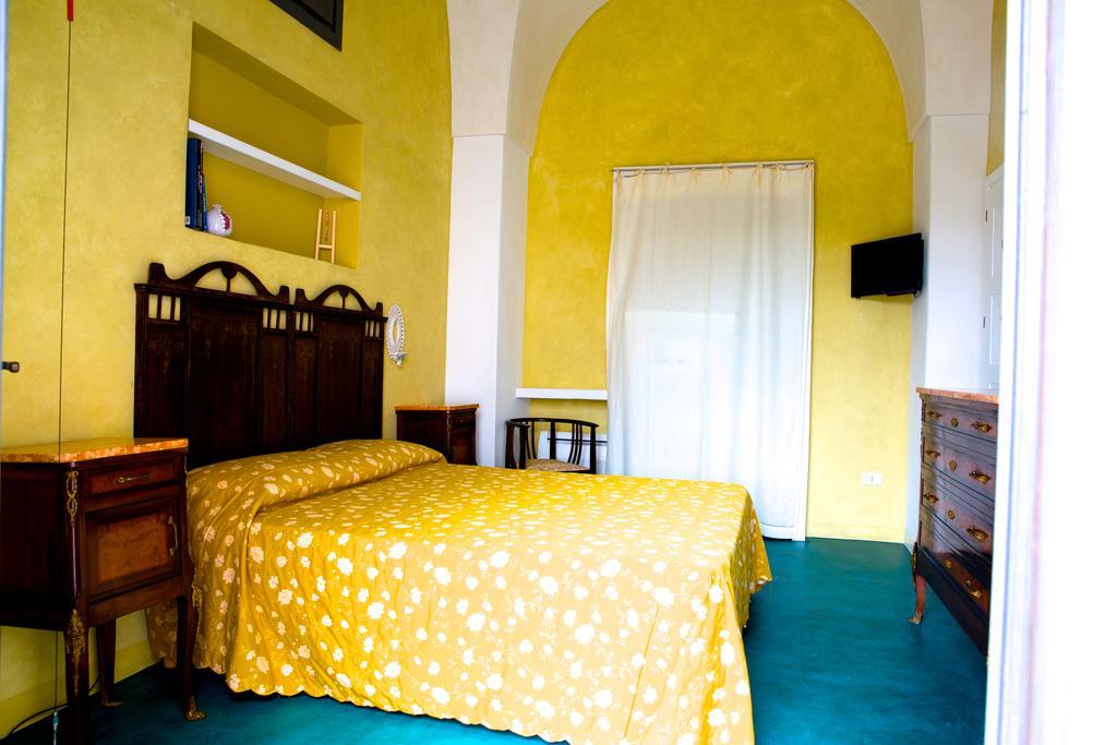 Hotel Le Maioliche Scauri  Exterior foto